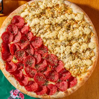 Pizza da Sottile's meia a meia, com dois sabores